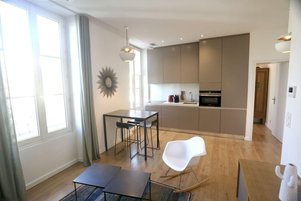 Location Appartement Beau T2 meublé 34m² récemment rénové centre ville Aix-en-provence