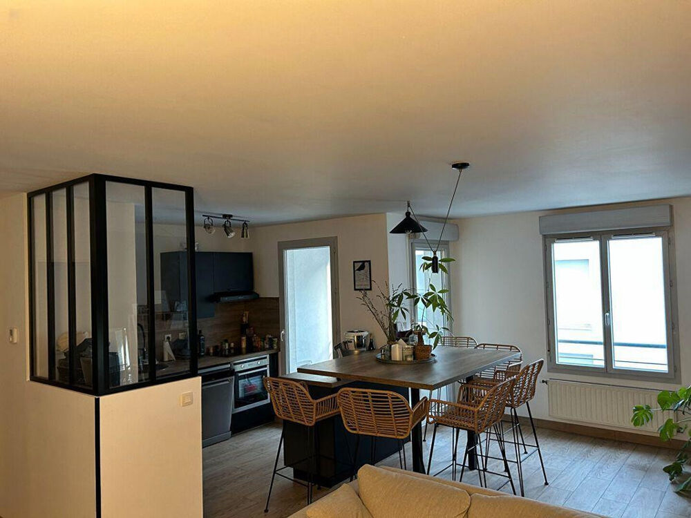Location Appartement Beau T2 meublé 49m² lumineux avec loggia et garage Villeurbanne