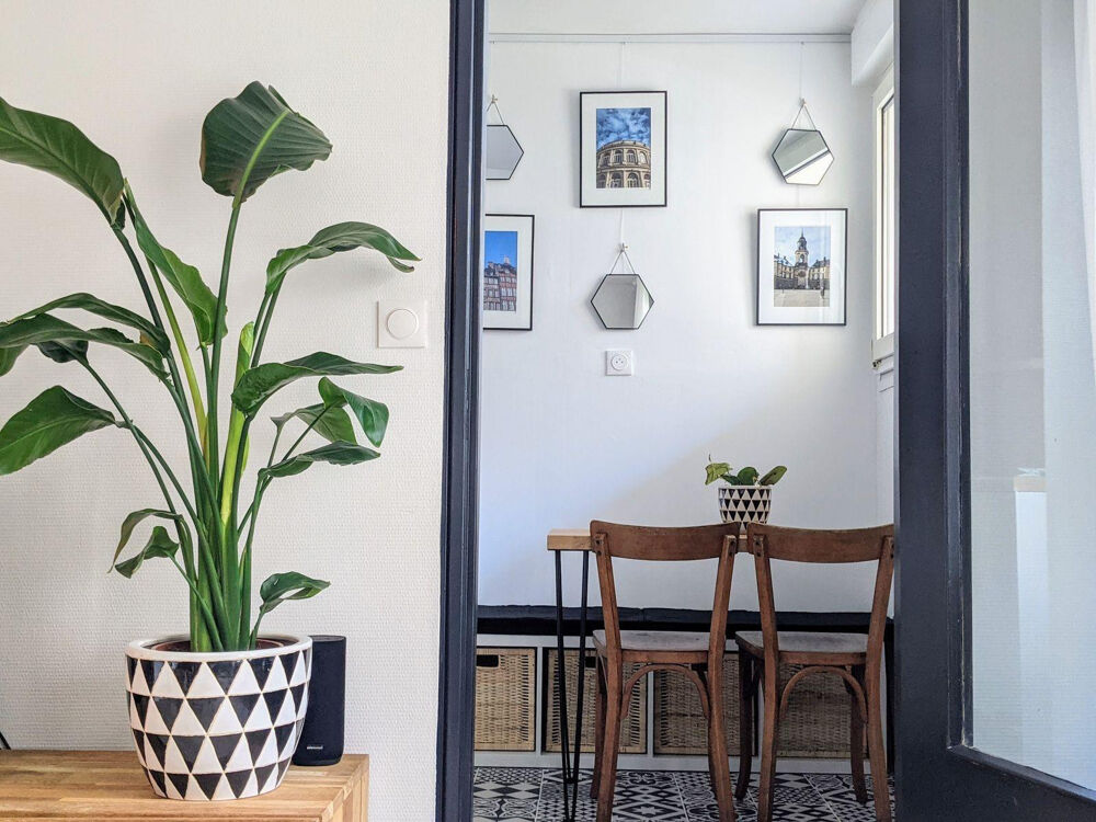 Appartement, plein centre avec petit jardin privé.