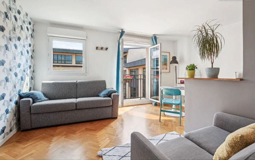 Location Appartement Superbe studio meublé 27m² avec balcon exposé Sud Paris 18