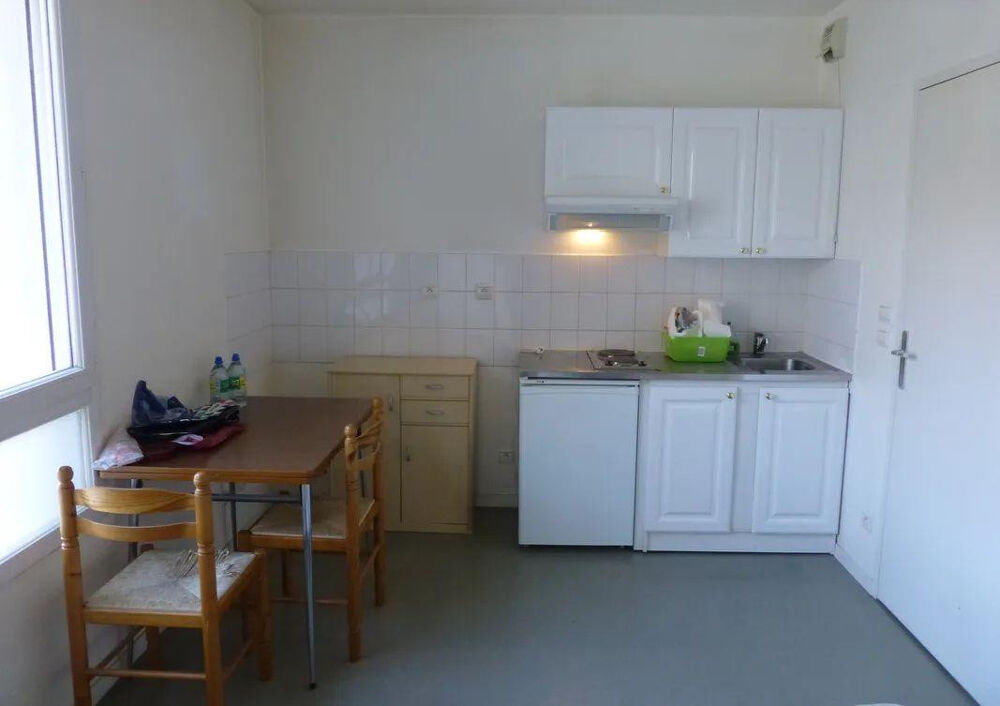 Location Appartement Beau studio, clair, parfait état. 22 m² à Clermont Clermont-ferrand