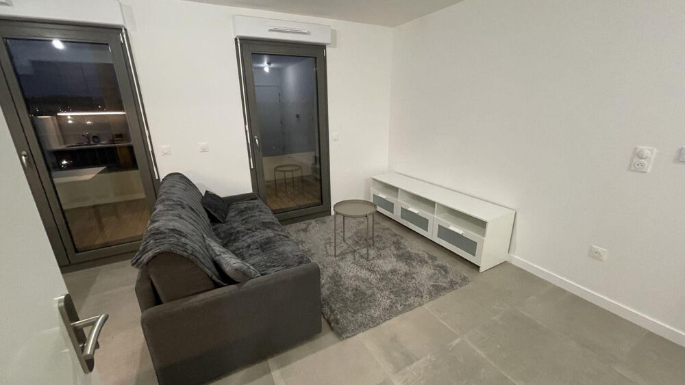 Location Appartement Studio balcon Au pied du métro ligne 11 et RER E Rosny-sous-bois