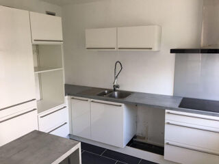  Appartement à louer 4 pièces 74 m²