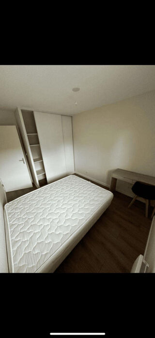  Appartement à louer 5 pièces 100 m²