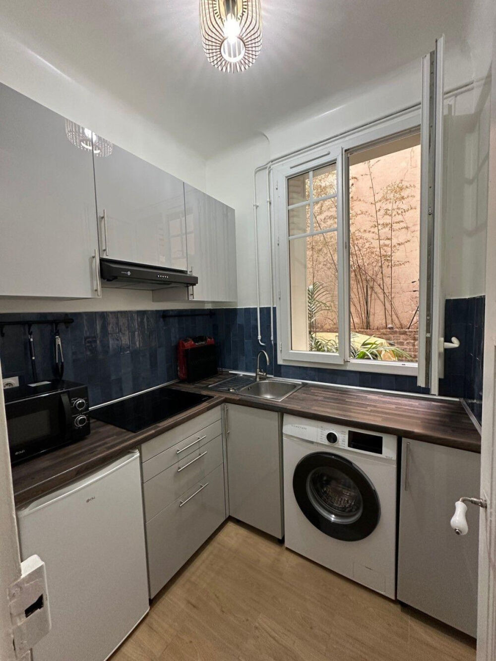 Location Appartement Superbe studio meublé rénové 23m² à Montmartre Paris 18
