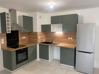  Appartement à louer 4 pièces 83 m²