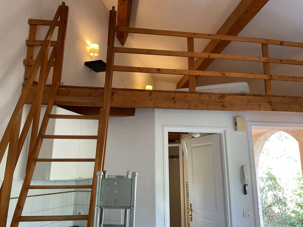Location Appartement Studio -mezzanine pour étudiant 5 km des facs Saint-clément-de-rivière