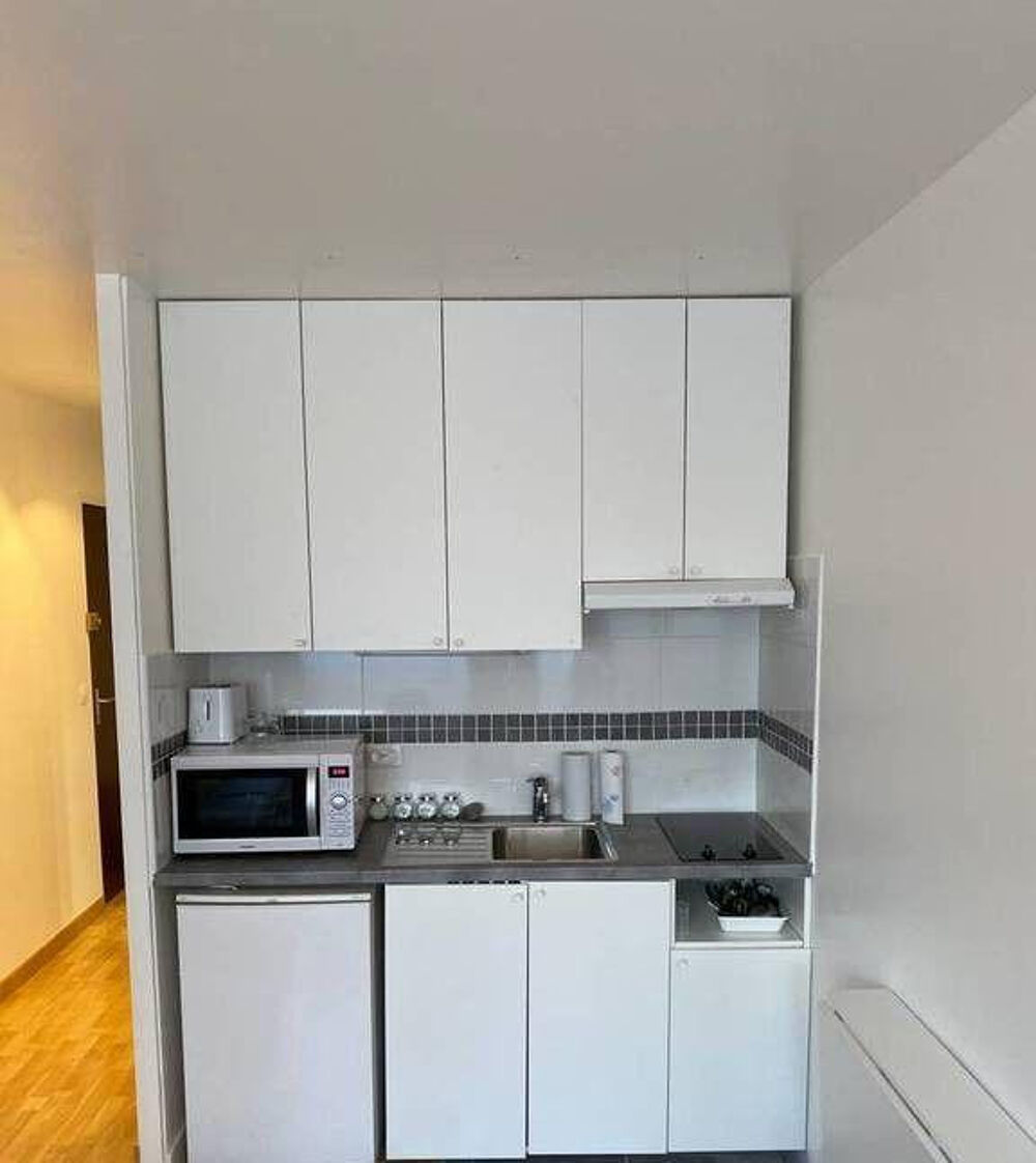 Location Appartement Beau studio meublé 24m² refait à neuf La Défense Courbevoie