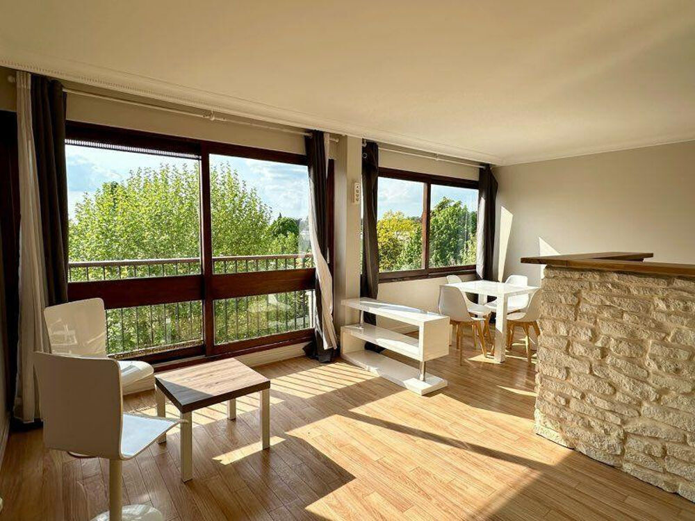 Location Appartement Vaste studio meublé 35m2 dernier étage Rocquencourt