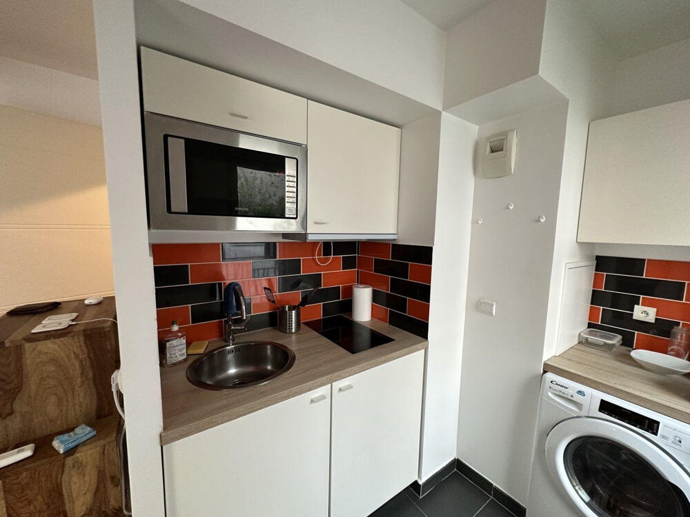 Location Appartement Beau studio meublé 32m² au calme sur jardin Paris 18