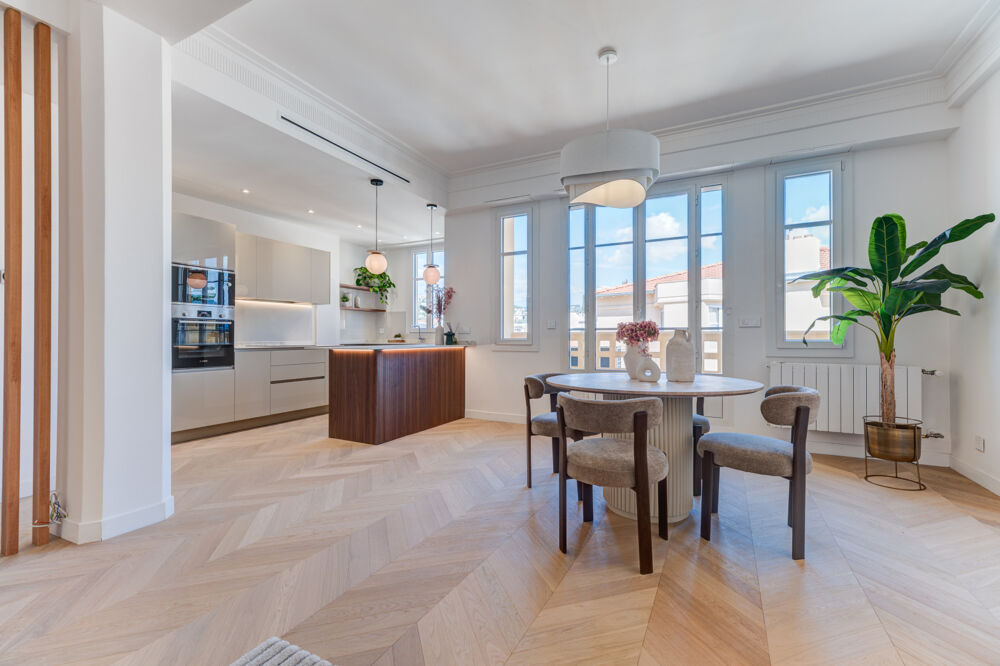 Vente Appartement Nice – Carré d'Or : Charmant 3 pièces de 88 m² niché au dernier étage d'une élégante résidence bourgeoise. Nice