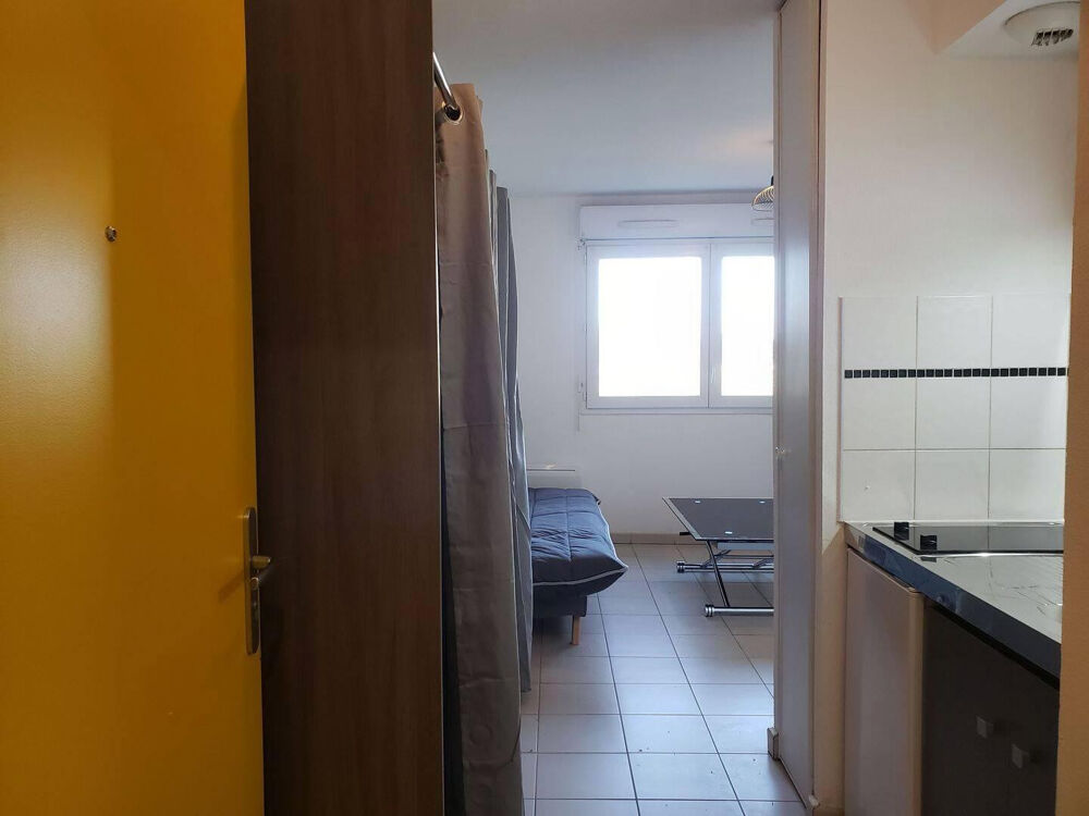 Location Appartement Studio meublé au calme avec place de parking Rodilhan