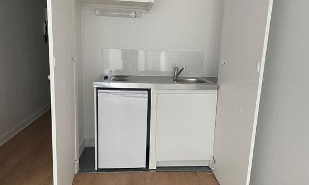 Location Appartement Beau studio rénové + baignoire Paris 17è Paris 17