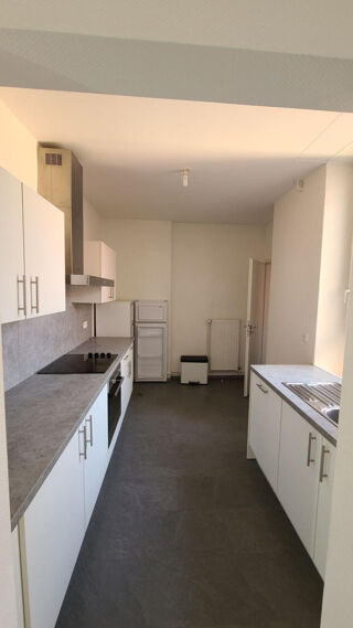  Appartement à louer 3 pièces 94 m²