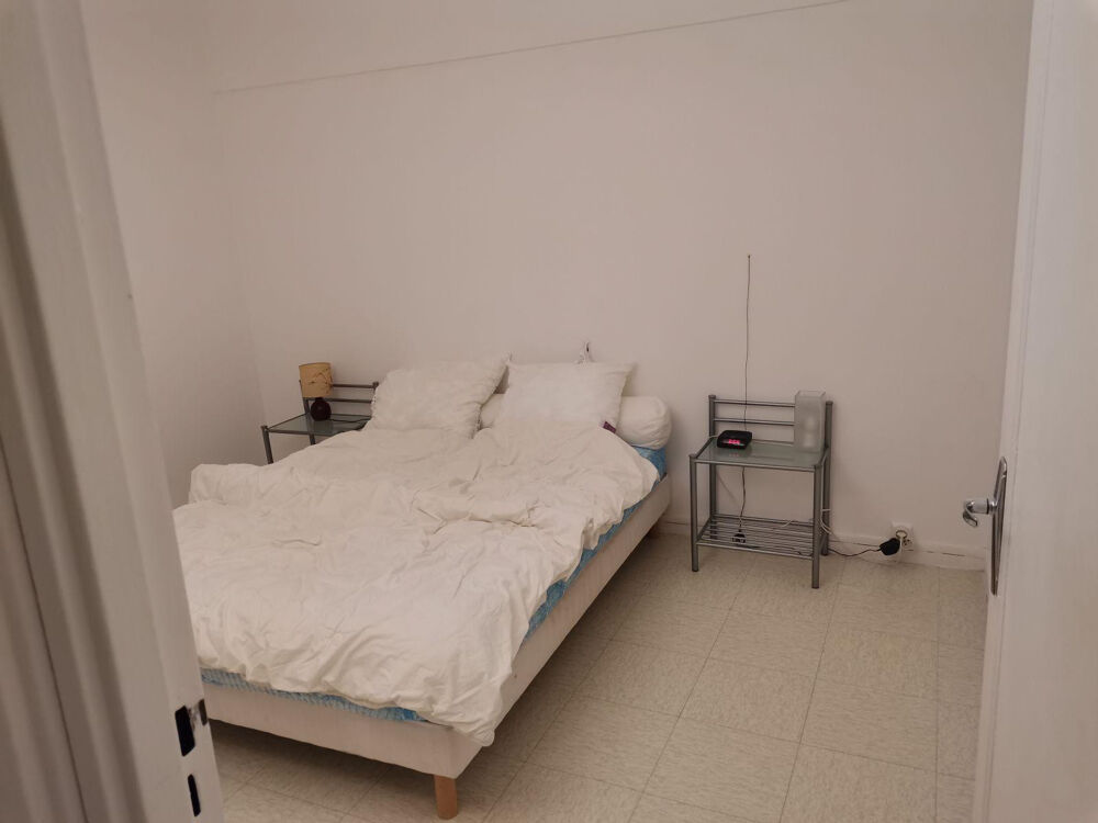 Belle chambre dans un appartement calme.