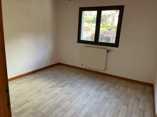  Appartement à louer 4 pièces 120 m²