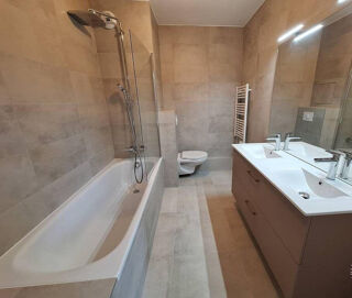 Appartement à louer 5 pièces 112 m²