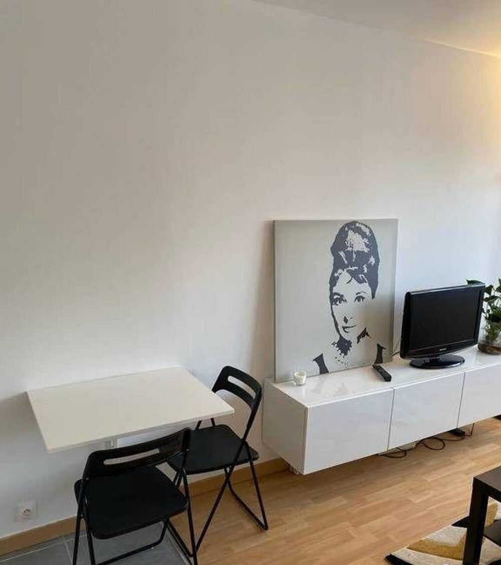 Location Appartement Beau studio meublé 24m² refait à neuf La Défense Courbevoie