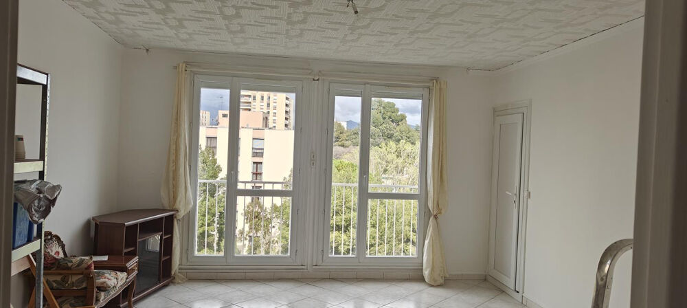 Location Appartement Appartement traversant  sans vis à vis et écoles Marseille 10