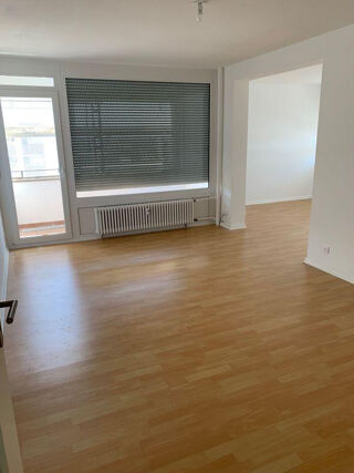  Appartement à louer 2 pièces 84 m²
