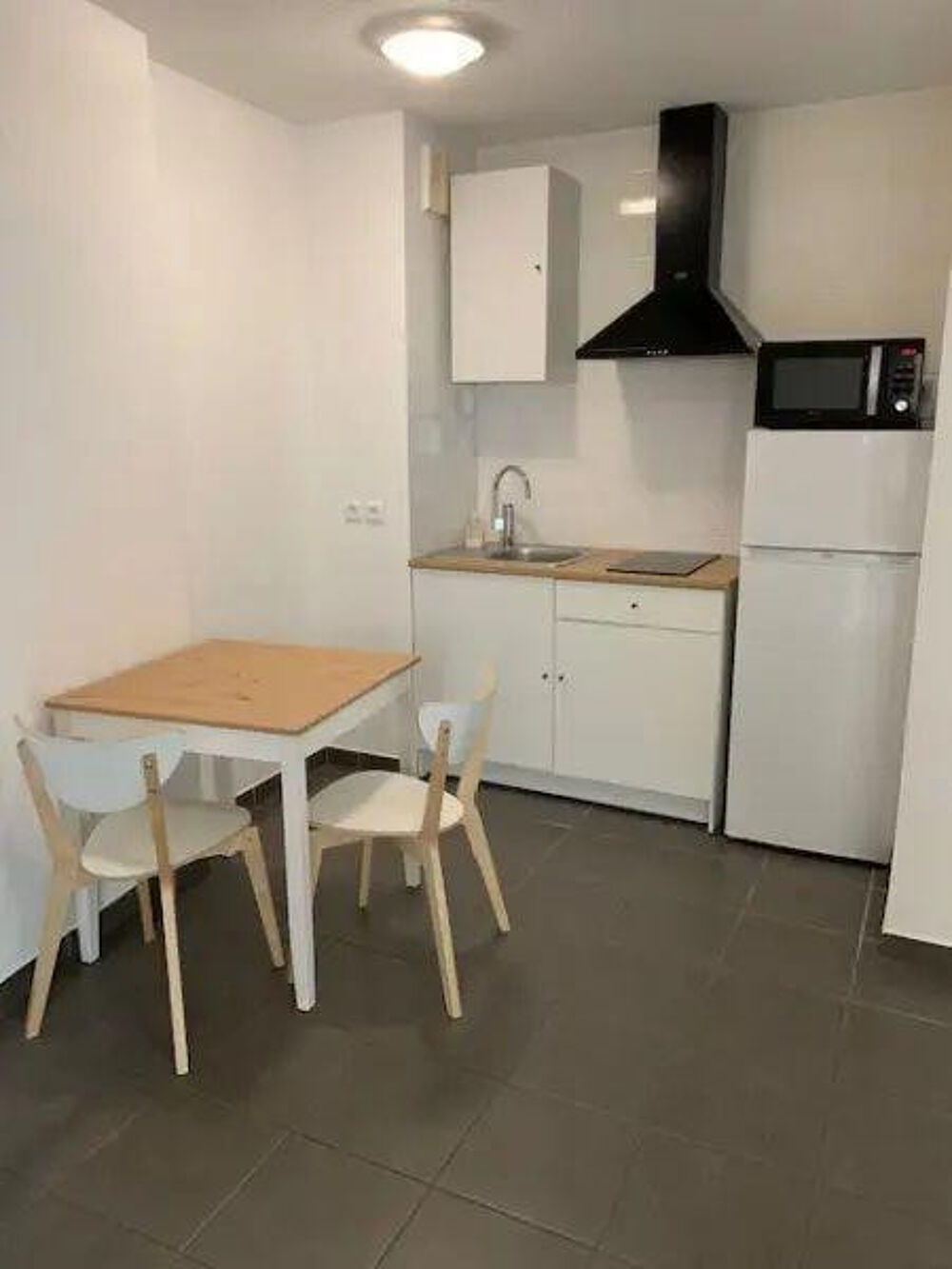 Location Appartement Studio refait à neuf, calme avec terrasse Nice