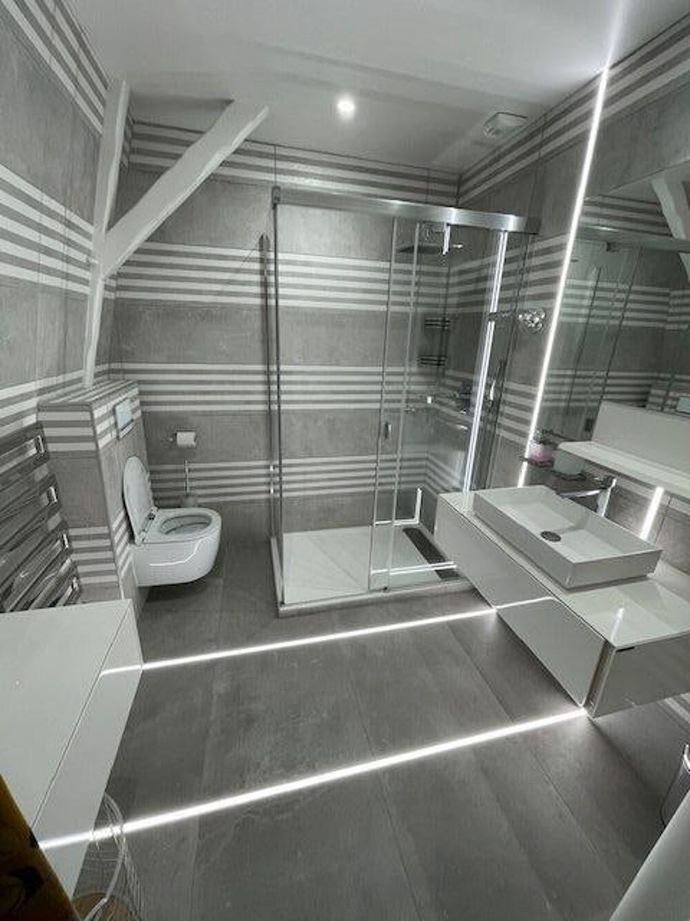 CHAMBRE CHARMANTE