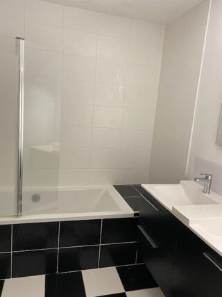  Appartement à louer 4 pièces 110 m²