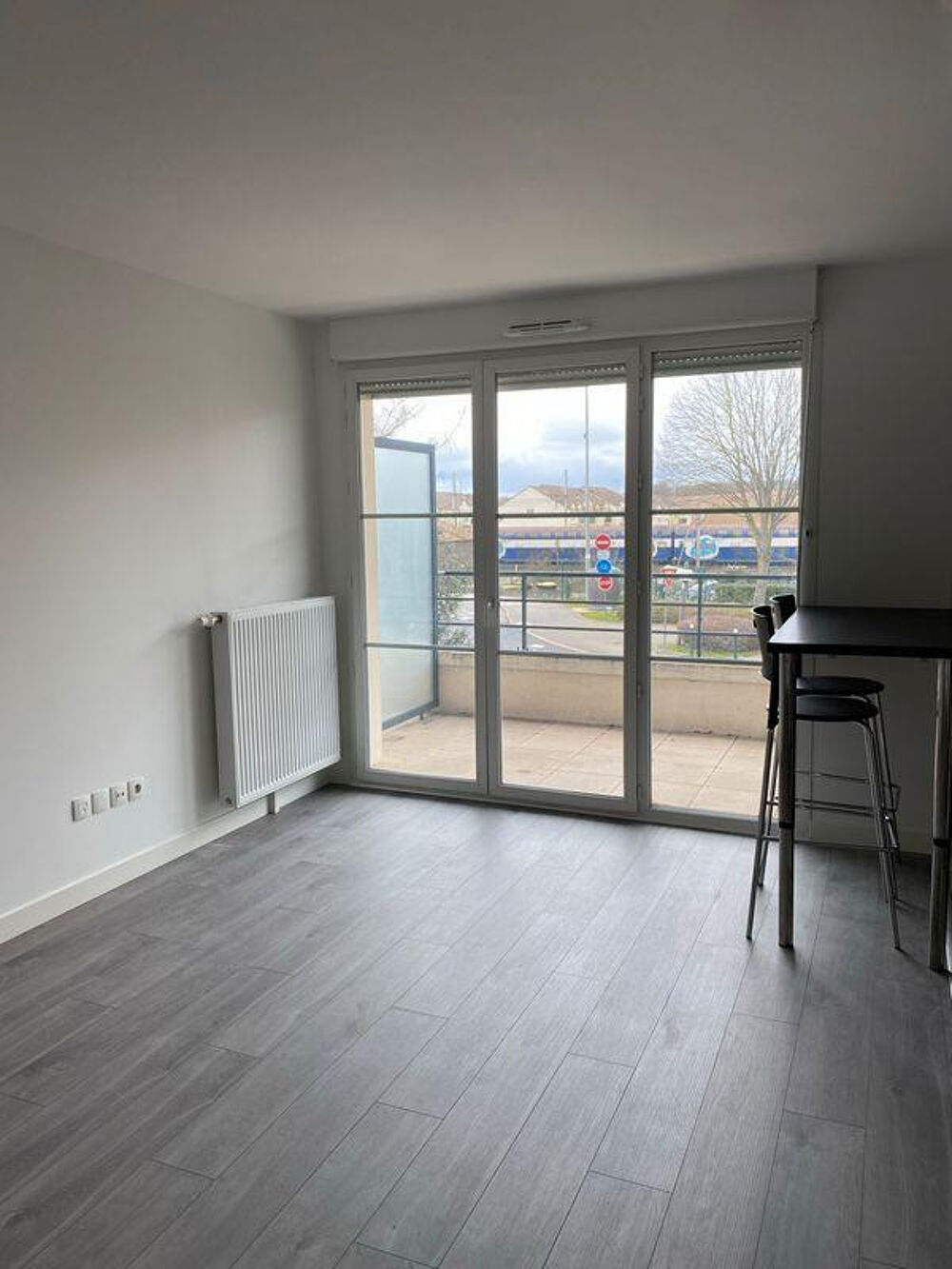 Location Appartement Appartement 50m2, bon état à proximité de la Gare Plaisir