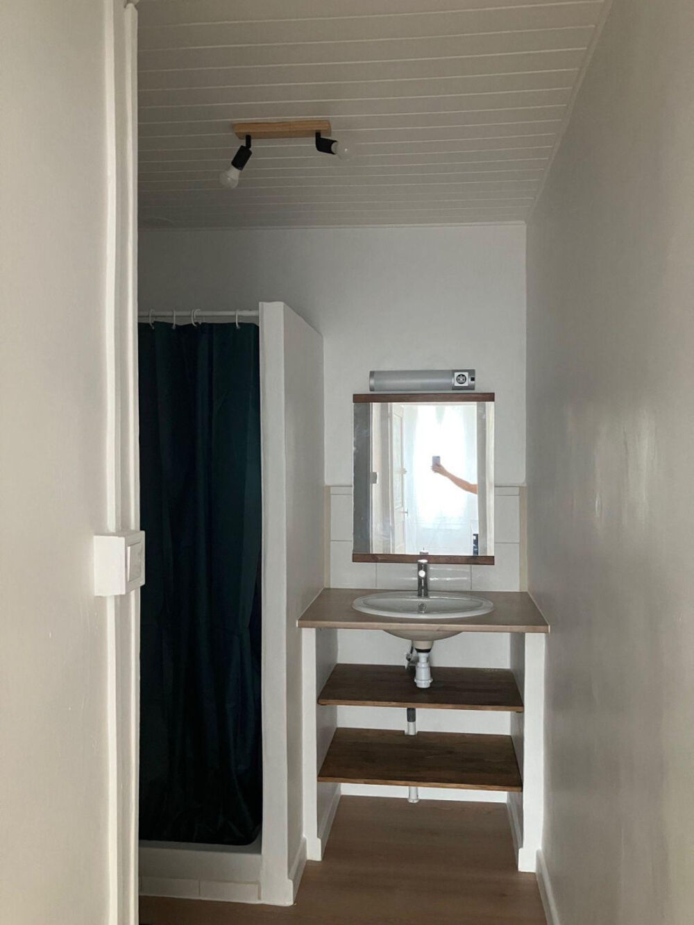 Location Appartement Beau T2 rénové, charmant et très calme Marseille 10