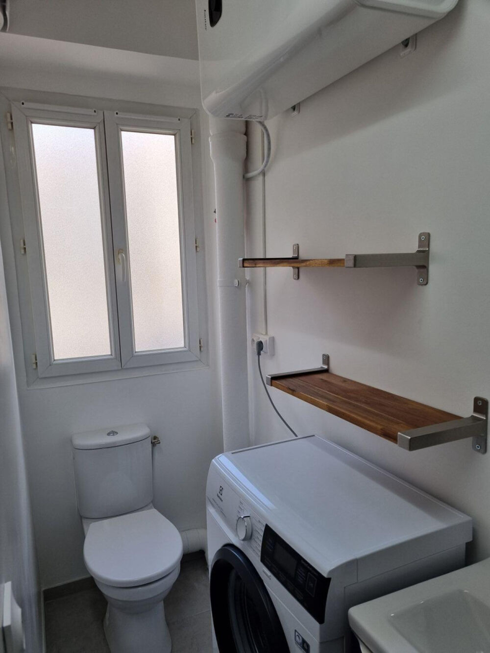 Location Appartement Studio meublé confortable et lumineux. Paris 20