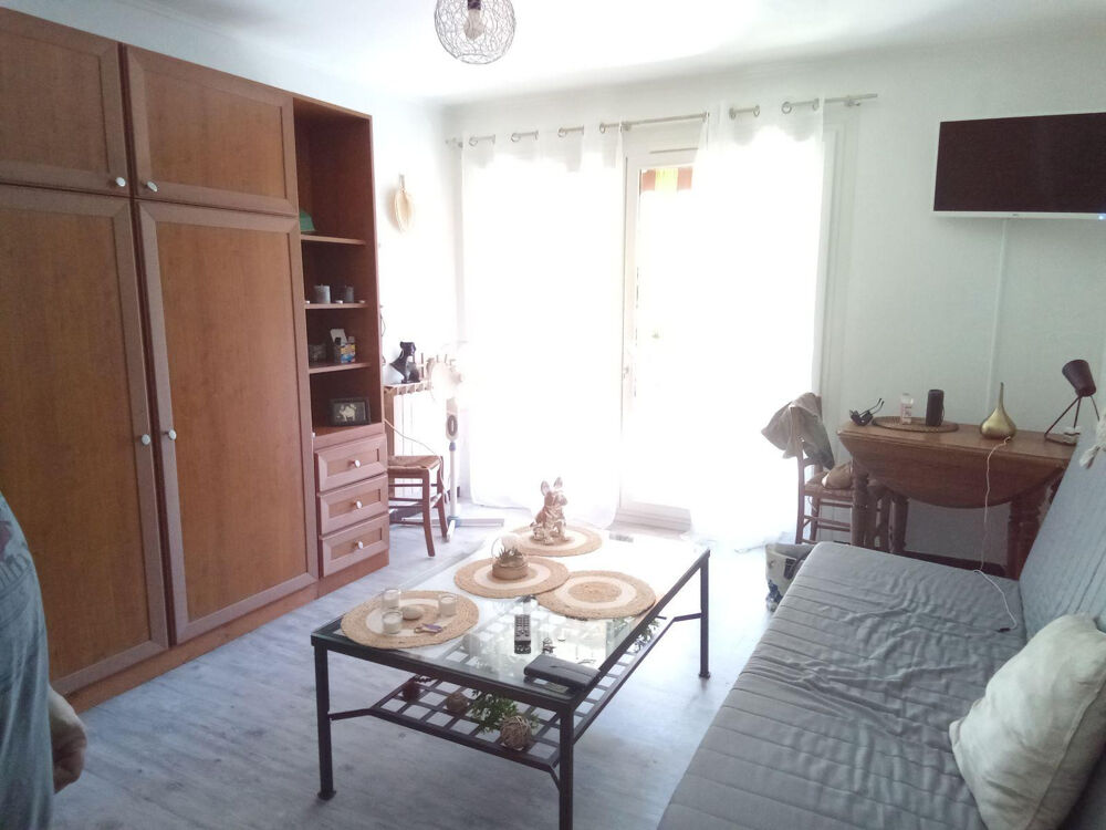 Location Appartement Studio meublé dans immeuble très calme Carqueiranne