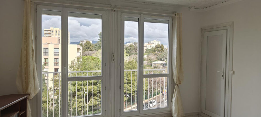 Location Appartement Appartement traversant  sans vis à vis et écoles Marseille 10