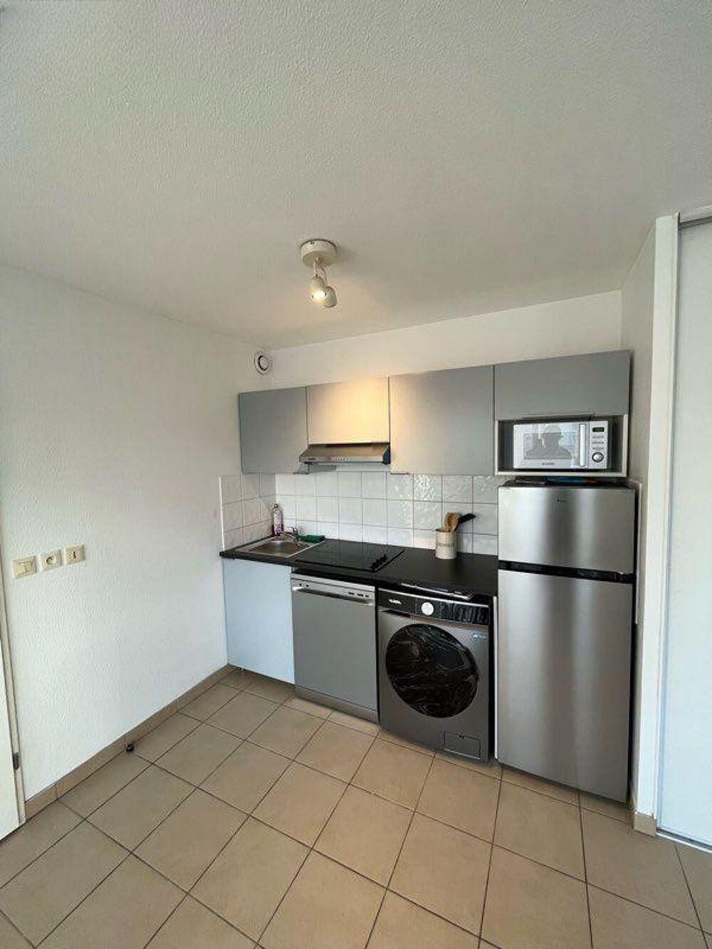 Location Appartement Bellevue T2 récent 2008 Meublé 44m2 Parking Balcon Saint-Étienne