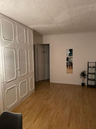  Appartement à louer 1 pièce 68 m²
