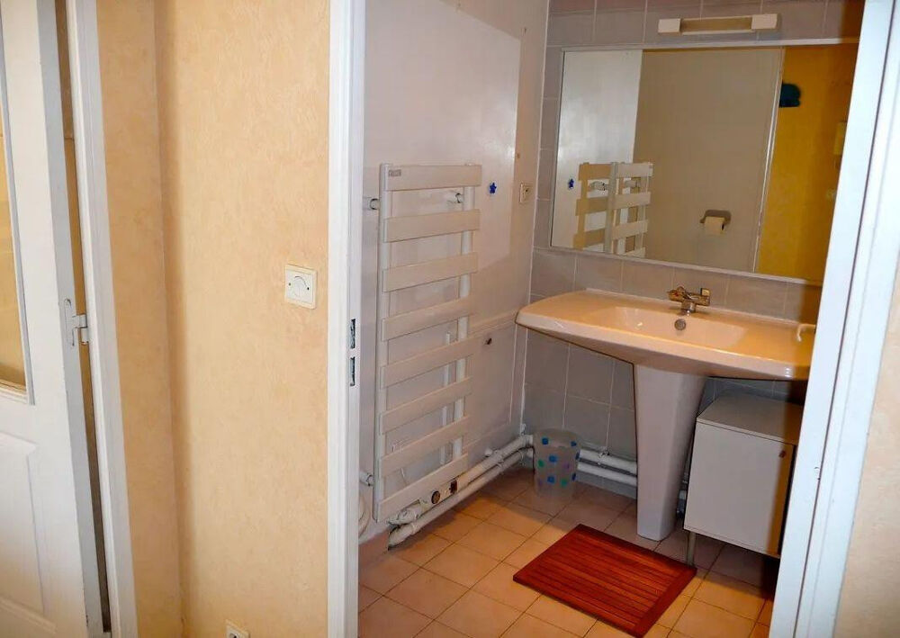 Location Appartement Beau studio meublé 38m² + terrasse 12m² vue mer Marseille 8