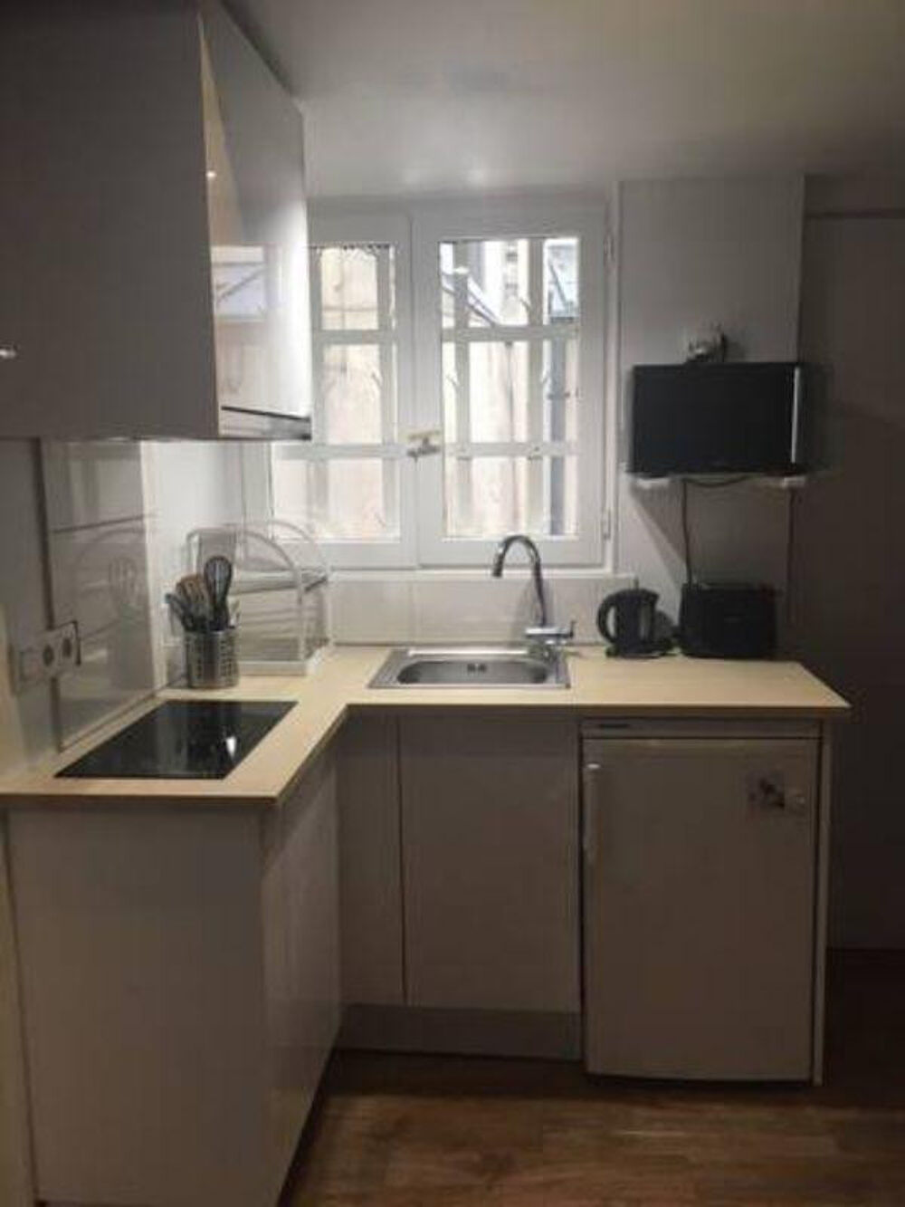 Location Appartement Location studio meublé Canal St Martin Paris 10