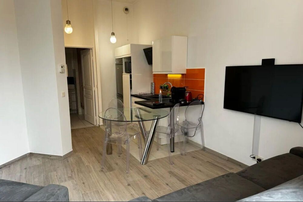 Location Appartement Studio meublé terrasse Courbevoie