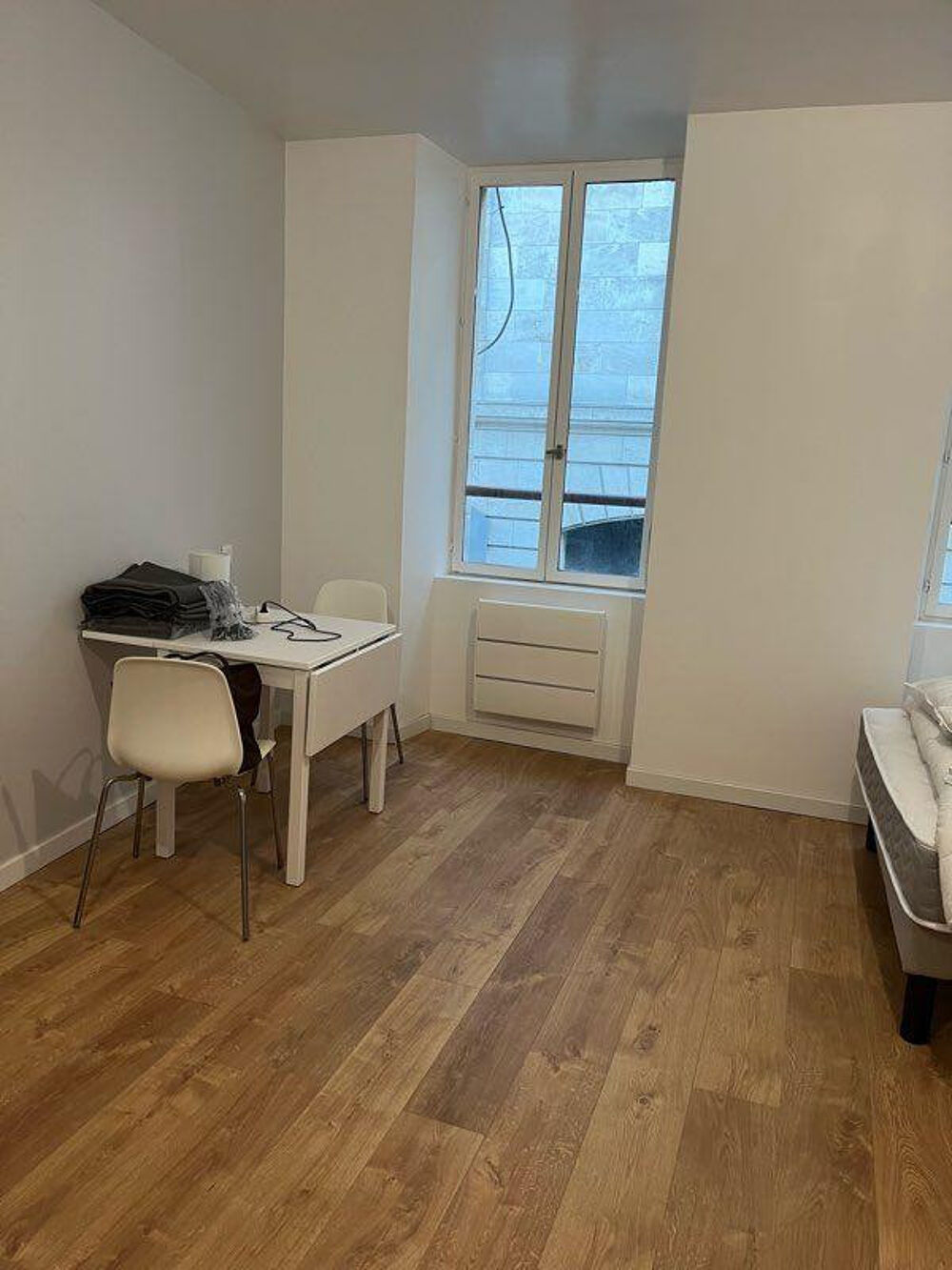 Location Appartement Studio Meublé rénové 2ème étage rue Carpenteyre Bordeaux