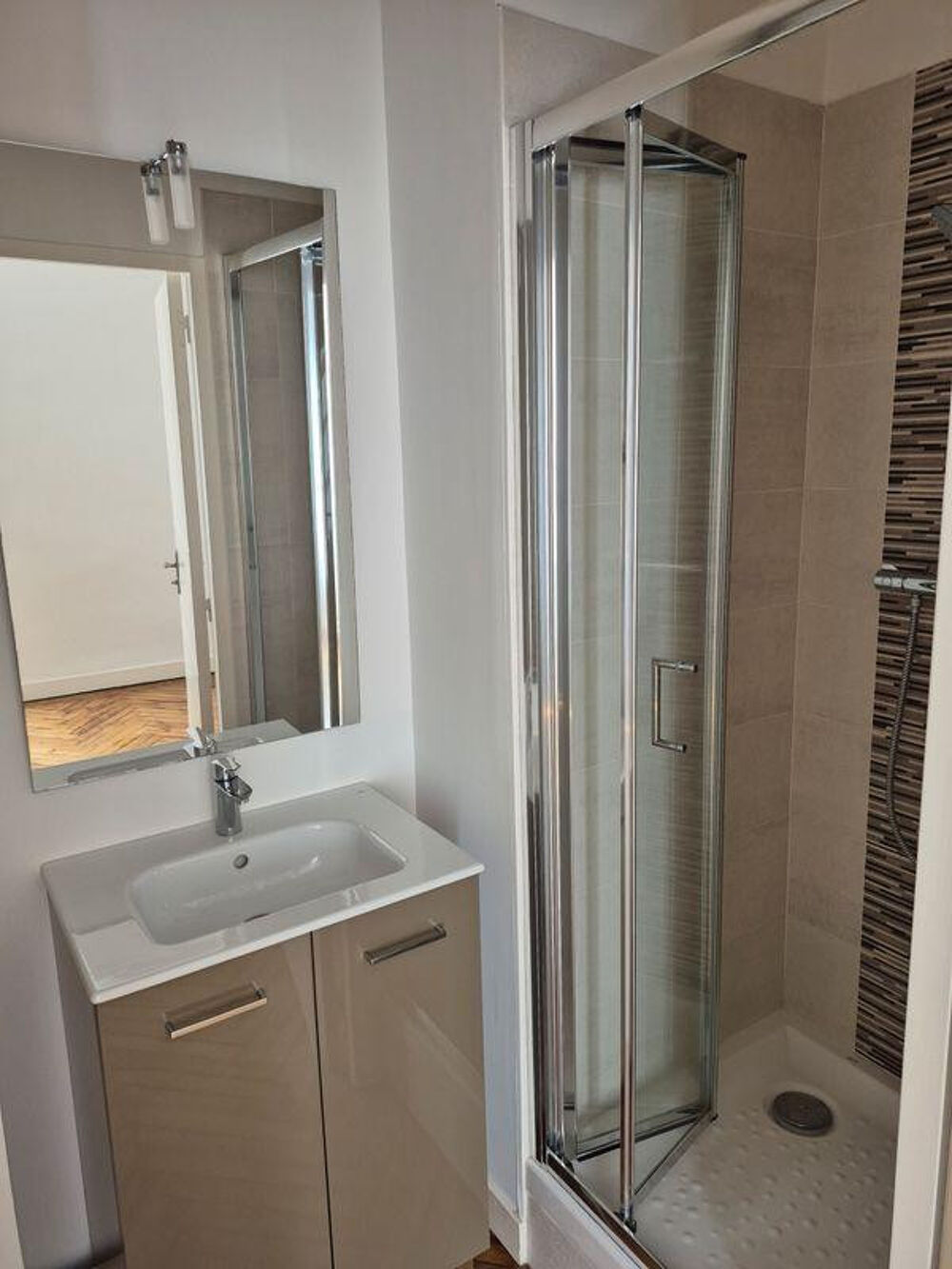 Location Appartement Beau studio 17m² Nantes centre Nantes