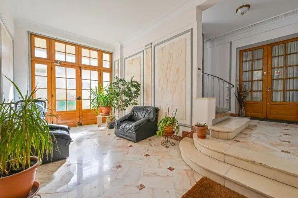Location Appartement Beau studio meublé 24m² lumineux, rénové et équipé Paris 10