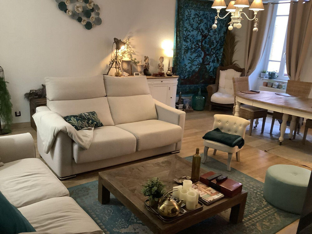 Location Appartement Appartement 3 p  97 m2  1 etage centre historique. Chambéry