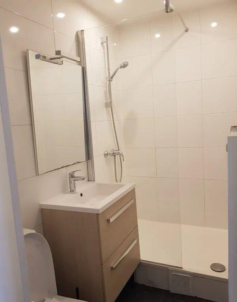 Location Appartement Beau studio 19m² très lumineux et très calme Paris 17