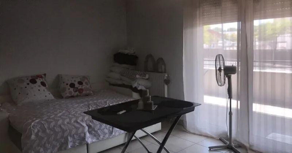 Location Appartement Superbe studio 25 m2 + terrasse 12 m2 Montpellier Montpellier