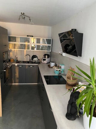  Appartement à louer 3 pièces 76 m²