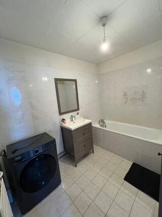  Appartement à louer 5 pièces 80 m²