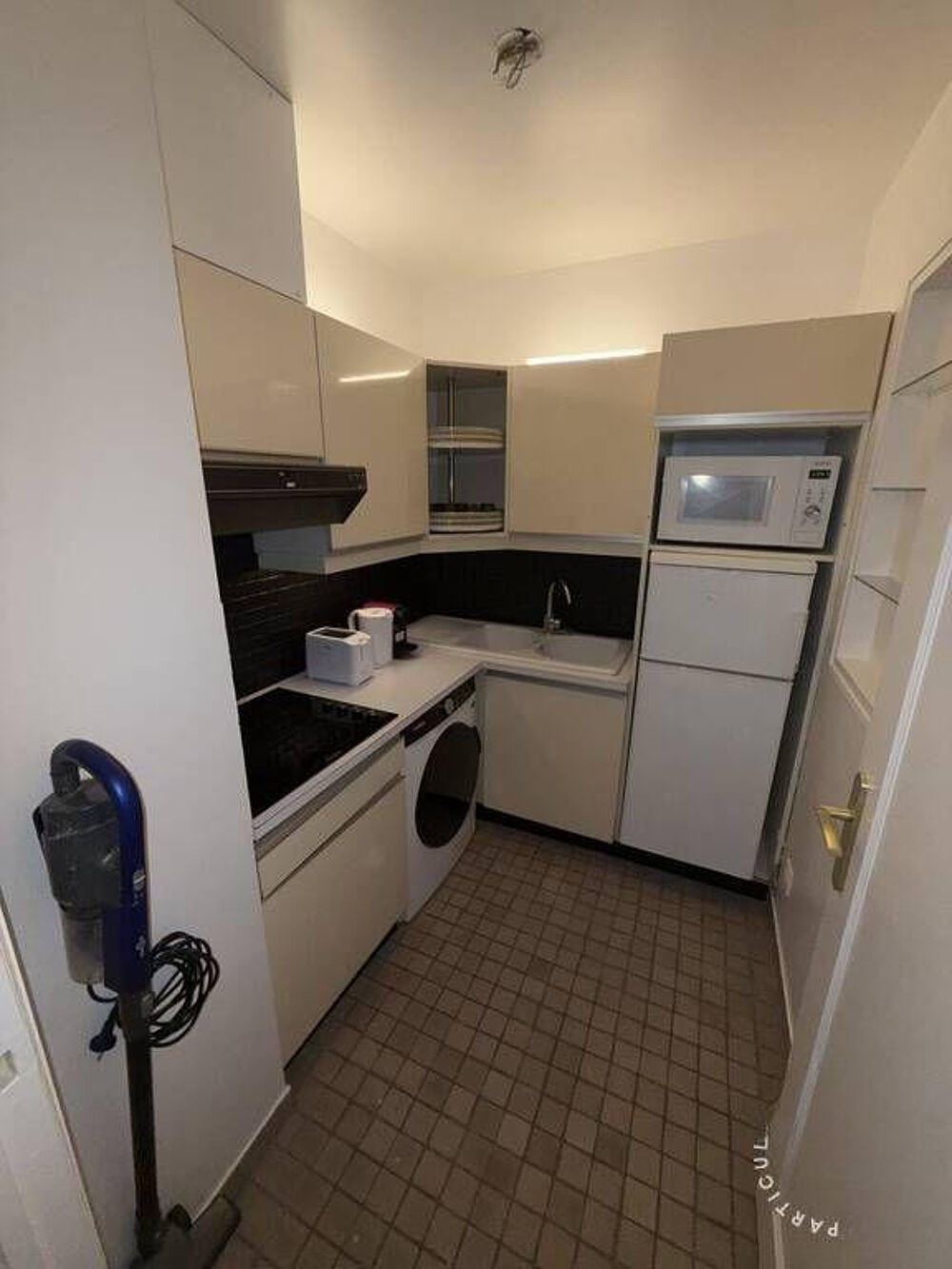 Location Appartement Beau studio meublé 35m² vue dégagée sur Paris Paris 17