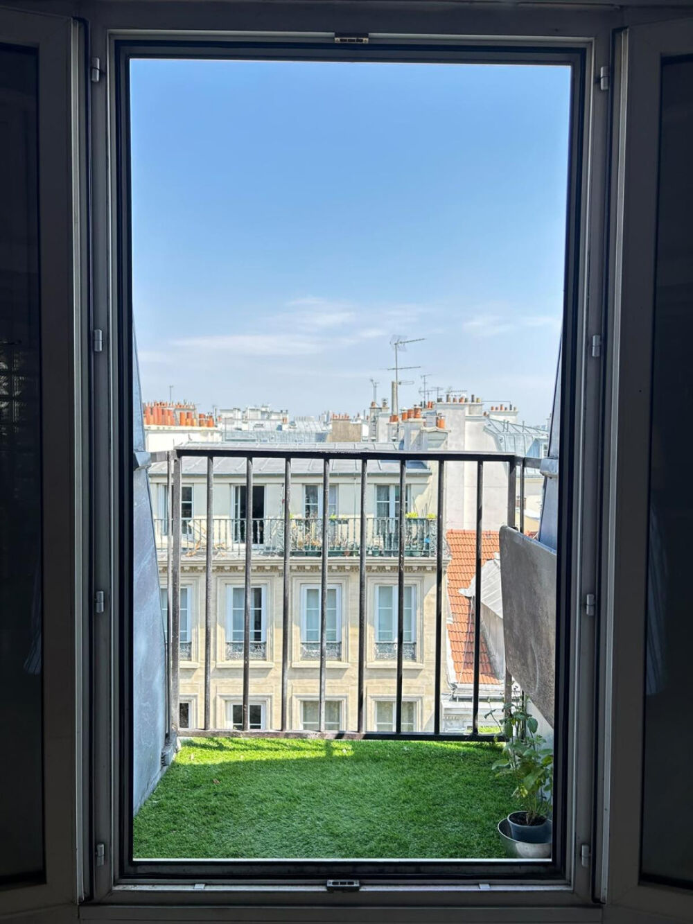 Location Appartement 2 pièces quartier Montmartre dernier étage Paris 9