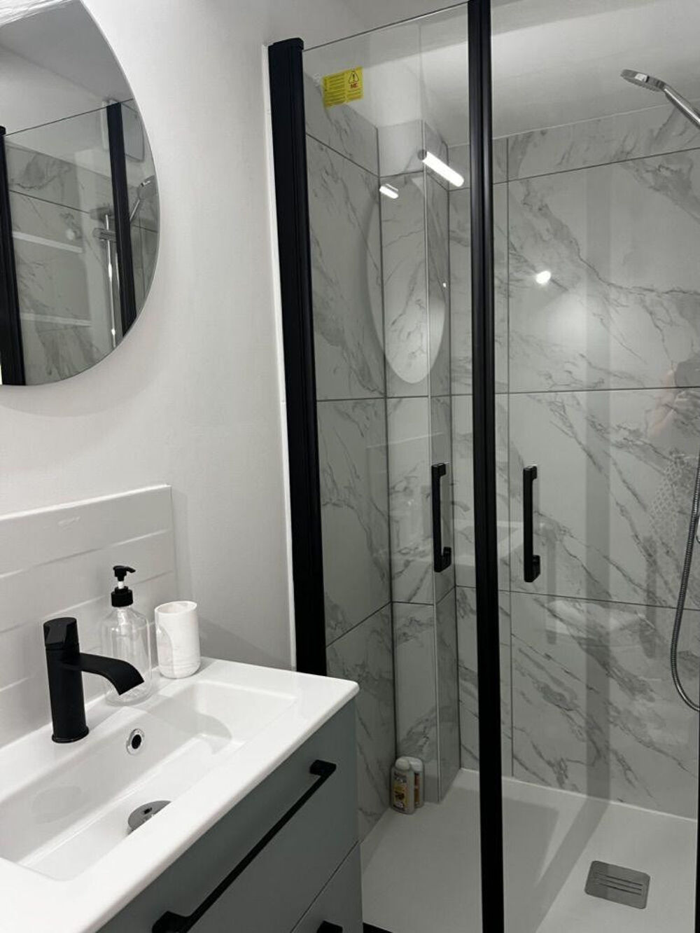 Location Appartement Rénové en CV avec clim / lave linge / box internet Aix-en-provence