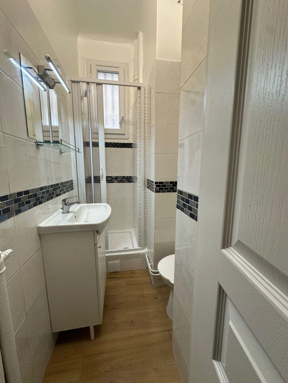 Location Appartement Superbe studio meublé rénové 23m² à Montmartre Paris 18