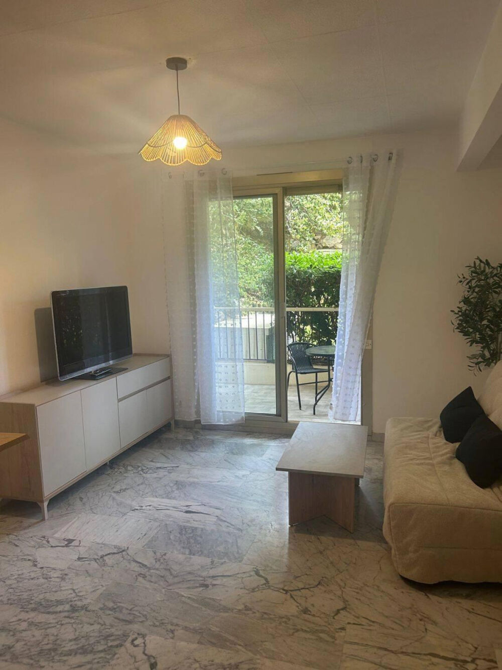 Location Appartement Studio de 24m2 avec 20m2 de terrasse bail étudiant Nice